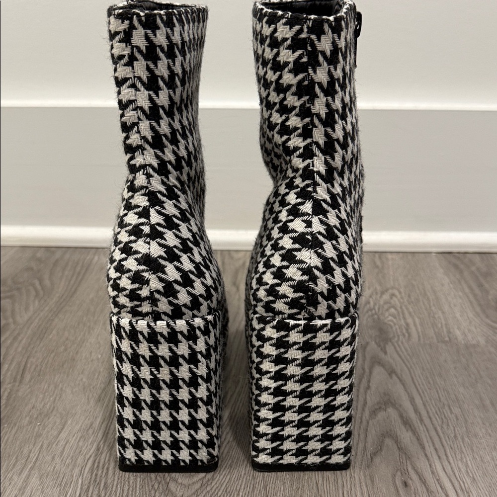 Gianni Bini So-Retro platform block heel bootie in houndstooth print - Picture 7 of 13